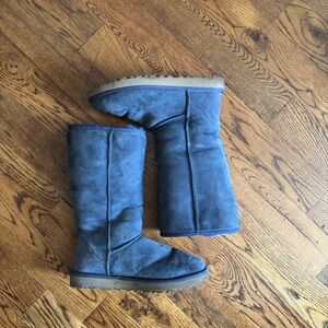 UGG Blue Winter Boots great condition size 7 ready to ship